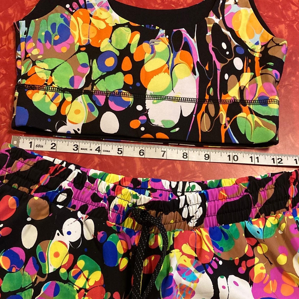 Fabletics Multicolor Abstract Activewear Set Nwot - image 8